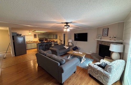 Chauvin House | Gator Den - Camp on the water with an amazing view!