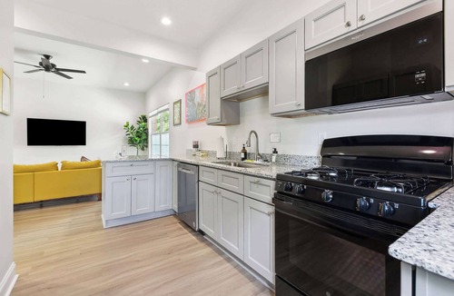 Main Street Historic District Apartment | Geaux Tigers! - 1BD Apartment, Ground Floor