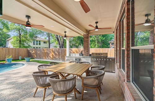 College Park House | Georgous 4-bedroom, heated pool house with AC in The Woodlands, TX