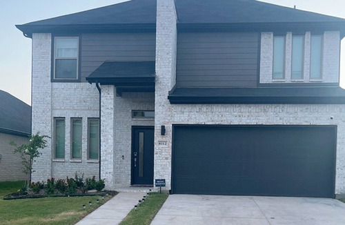 Royse City Villa | Get away cottage, in a quite neighborhood with a lot of spacious yard