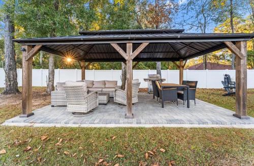 Fellowship House | Giddy Up Getaway Spotless Pets OK 8 min to WEC 2 Kings Fenced Yard