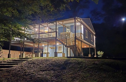Covington House | Glass House on scenic Bogue Falaya river