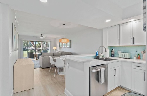 Plantation Condo | Golf and Country Club privileges! Heated Pool near Wellen Park & Braves Stadium