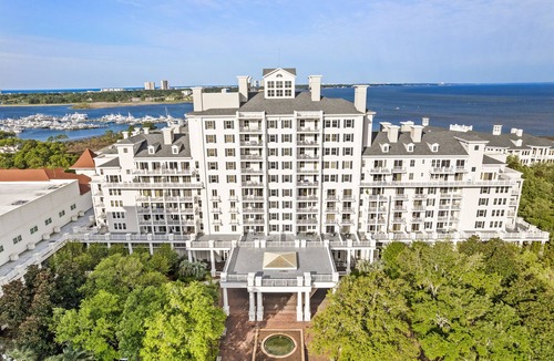 Baytowne Wharf Condo | Golf Cart ~ 2nd Floor Studio ~ Kitchenette ~ Bayside Gated Resort