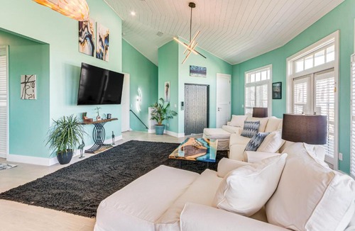 Villa Primera House | Golf Cart + Elevator: Retreat 1 Block to Beach