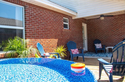 Kiska Beach House | 🪸 GOLF CART INCLUDED! Beach Cottage on the WEST END! Red Reef 🪸