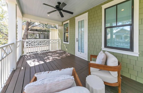 Forest District House | 🏖 GOLF CART ☀ PRIVATE BEACH 9 POOLS Luxurious WaterColor Cottage!