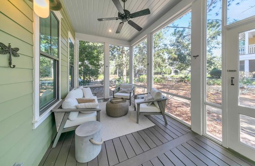 Forest District House | 🏖 GOLF CART ☀ PRIVATE BEACH 9 POOLS Luxurious WaterColor Cottage!