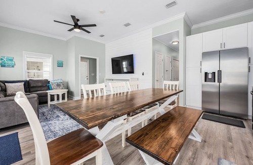 Crystal Beach House | GOLF CART, PRIVATE POOL, PET FRIENDLY, VERY CLEAN, CLOSE TO BEACH