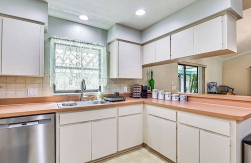 Citrus Springs Cottage | Golf Course Views! Home 10 Mi to Crystal River