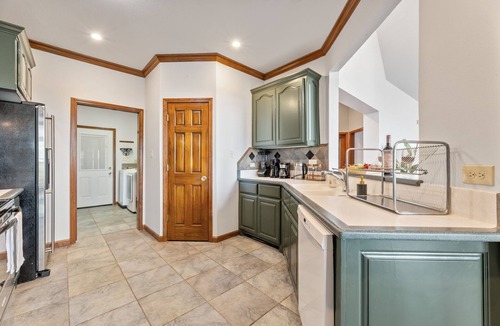 Lakeview  Jefferson County Cottage | Golf-side Luxe Escape Sleeps 13 Hot Tub & Theater