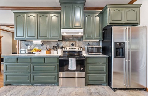 Lakeview  Jefferson County Cottage | Golf-side Luxe Escape Sleeps 13 Hot Tub & Theater