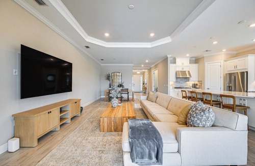 Naples House | Golf, Swim, Shop & More: Luxury Retreat in Naples!