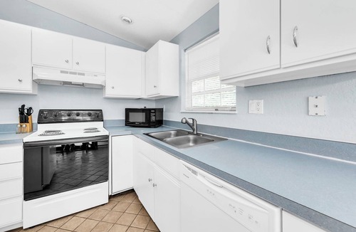 Sugarwood Beach House | Gone to the Beach cozy small home located near beach