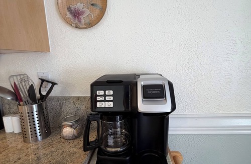 Bayview Condo | Gorgeous 1 BR top floor + Private Beach + pools + hot tub Washer Dryer + Balcony