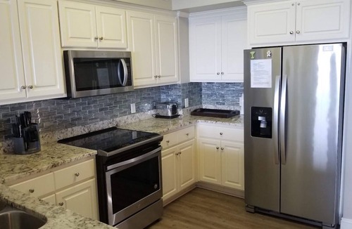 Thomas Drive Condo | Gorgeous 2 Bedr Unit; Great Balc views; Beach Srvc Incl; Monthly Winter Rates.