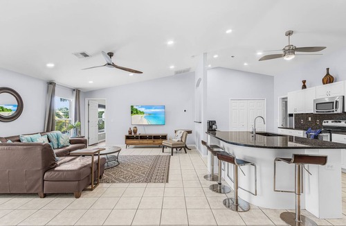 Fort Myers House | Gorgeous 4 Bedroom Waterfront Home with Private Pool/Spa and Large Kitchen
