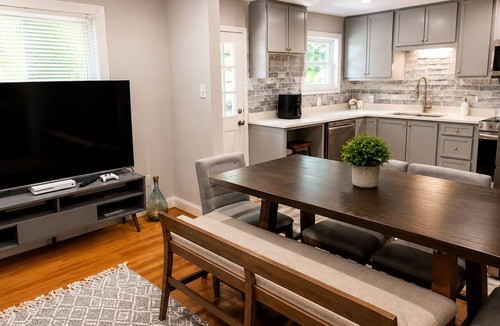 Dallas House | Gorgeous 4BR Home. In-Law Suite. Close to Downtown