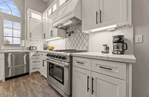 Deer Park House | Gorgeous 6BR 3,5 Bth Home with Pool and Game Room