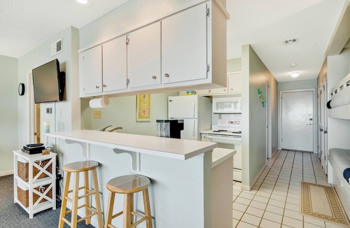 Fort Bay Condo | Gorgeous and cozy beachfront condo with shared pool and beach access
