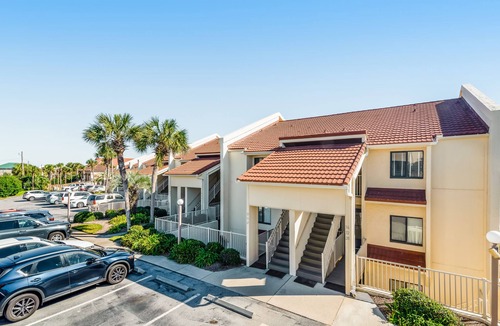 Fort Bay Condo | Gorgeous and cozy beachfront condo with shared pool and beach access