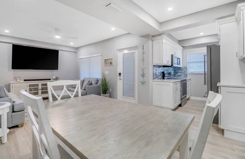 Bonita Springs Condo | GORGEOUS Bonita Beach, New Remodeled Condo, Ground Floor, 1 Min Walk to Beach, Free WiFi & Parking!