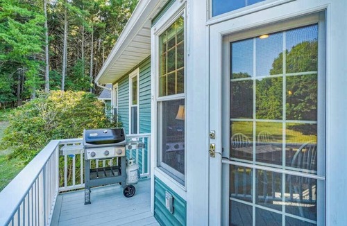 Arcadia House | Gorgeous, dog-friendly home near the lake with fireplace, grill & washer/dryer