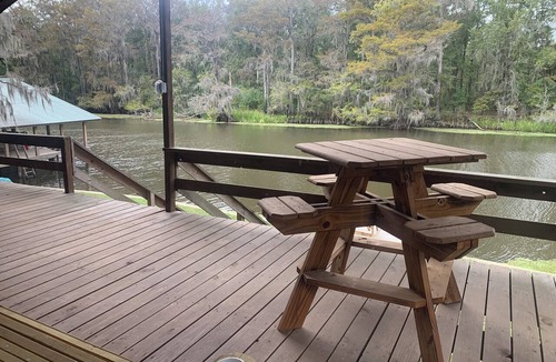 Jefferson House | Gorgeous house on the river at Caddo Lake that sleeps up to 9 guests