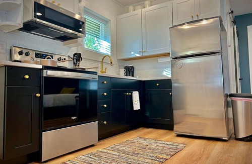 Sherman Apartment | Gorgeous loft, downtownSherman,washer/dryer, WiFi