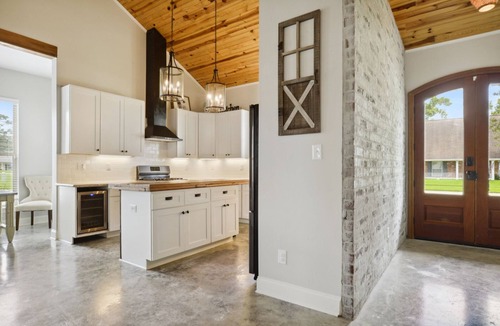 Shenandoah House | Gorgeous newer 3/2 home w/Louisiana style & charm