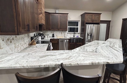 Redlick House | Gorgeous rustic modern home tucked away in Texarkana - 4 bedrooms available