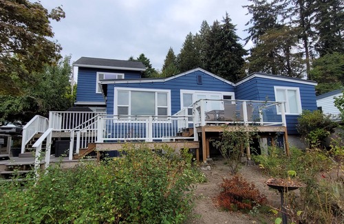 Bremerton House | Gorgeous Waterfront home sleeps 6! Outdoor fireplace, HOT TUB & a large yard!