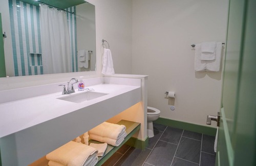Biloxi Bed & Breakfast | Government St. Balcony Suite 205