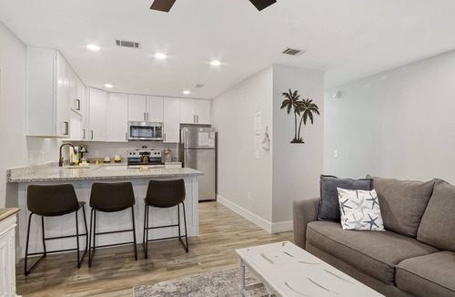 El Centro Beach Condo | Granada Getaway Ground floor PETS AOK