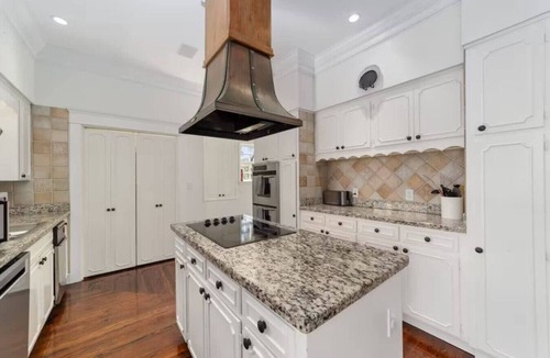 Historic District House | Grand 1920s Estate | Pool, Spa & Gym | Sleeps 16
