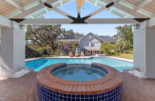 Historic District House | Grand 1920s Estate | Pool, Spa & Gym | Sleeps 16