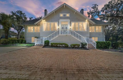 Historic District House | Grand 1920s Estate | Pool, Spa & Gym | Sleeps 16
