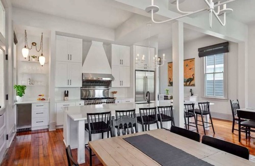 Esplanade Ridge Bed & Breakfast | Grand NOLA Estate | Heated Pool