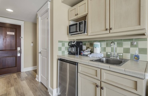 Baytowne Wharf Condo | Grand Sandestin 6th floor Studio with amazing bay view