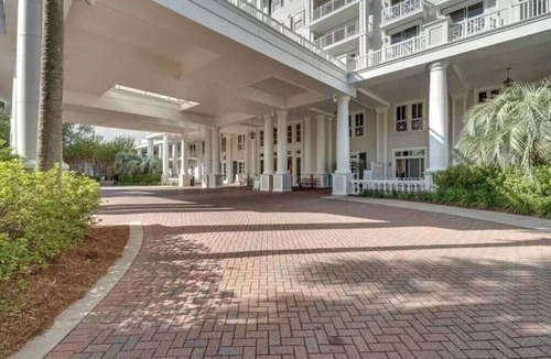 Baytowne Wharf Condo | Grand Sandestin 6th floor Studio with amazing bay view