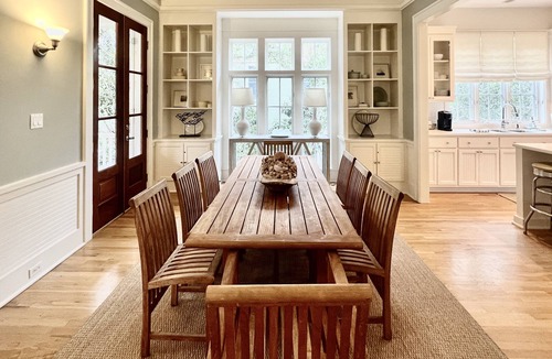 Seaside House | Grand Seaside Ave Home w/Expansive Porches + 2 Adult Bikes!