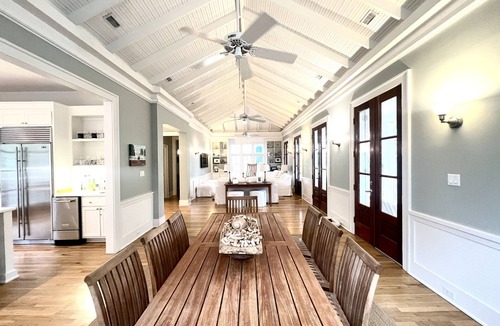 Seaside House | Grand Seaside Ave Home w/Expansive Porches + 2 Adult Bikes!