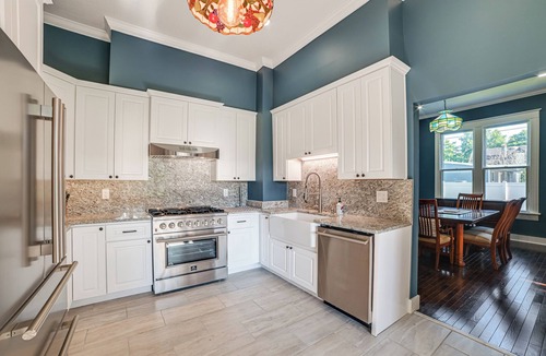 Waverly House | Grand Victorian Home, Walk to Historic Town Square