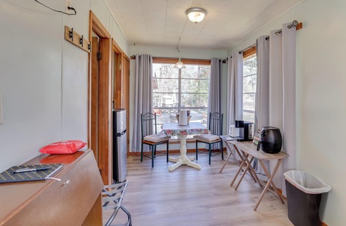 Hemphill Apartment | Great for Fishing! Lakefront Studio in Hemphill