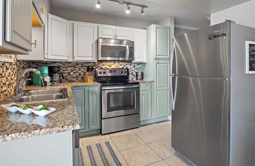 Destin Condo | Great Location! Family Friendly, 3 Pools, Lake, Tennis, Free Activities & Walk to Restaurants/Shops