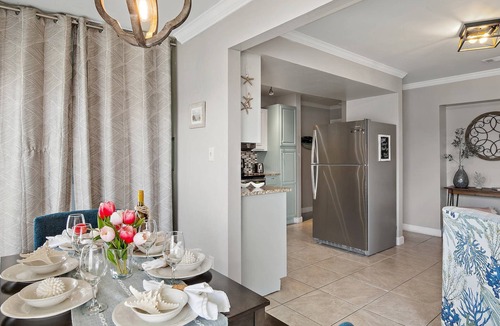 Destin Condo | Great Location! Family Friendly, 3 Pools, Lake, Tennis, Free Activities & Walk to Restaurants/Shops