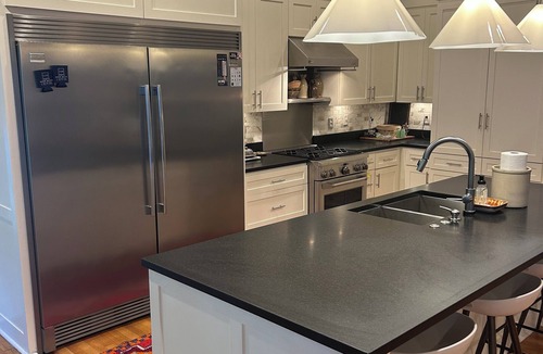 Oxford House | Great Location! Mile walk to Grove! 1/2 walk to Square!