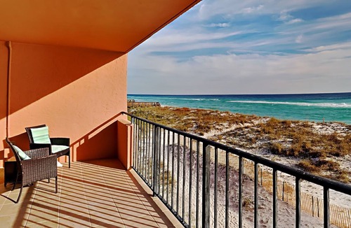 Pensacola Beach Condo | Great Location Right on the Water – Large Community Pool!