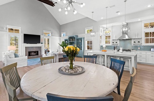 Watercolor House | Great Private Outdoor Spaces. 1 Minute to Camp WaterColor. With LSV and Bikes