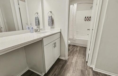 Vestavia Hills Apartment | Green & Private 2BR - King Bed, Pool, Gym Near UAB & Hospitals